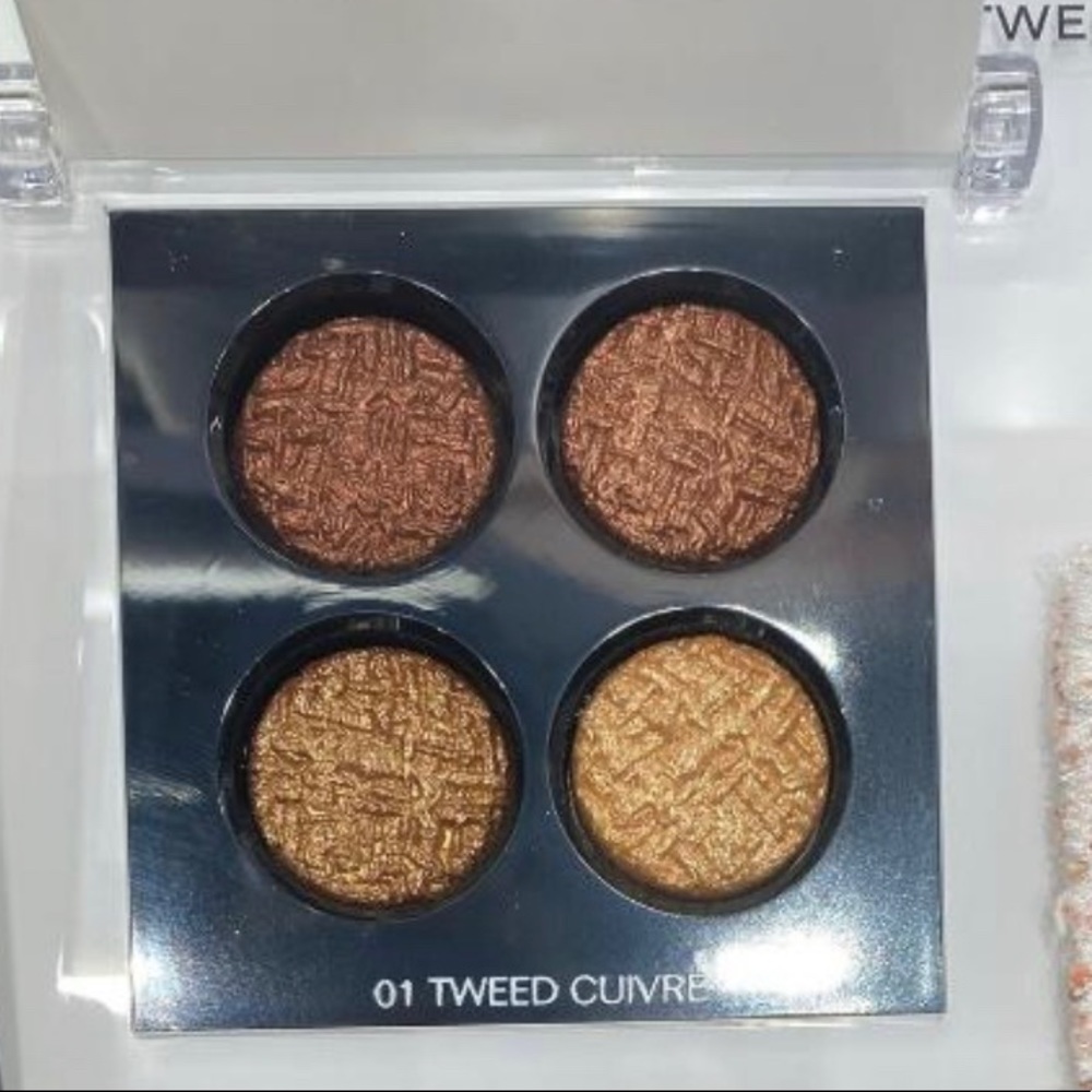 Chanel Tweed Eyeshadow in Cuirve brand new